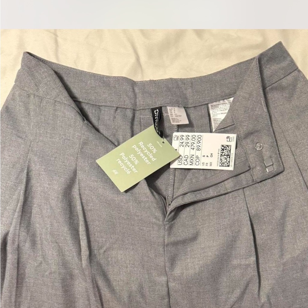 H&M Light Gray pleated skirt
